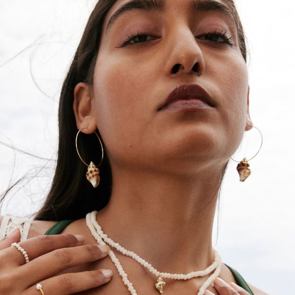 NWOT Bryan Anthonys Listen Hoop Earrings - Picture 4 of 4